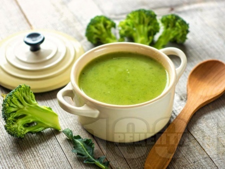 Здравословна крем супа с броколи, сметана, сирене рикота (или извара) и лимон - снимка на рецептата